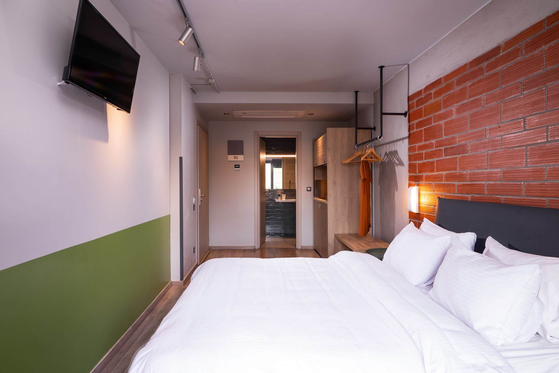 Double Room with Terrace 4