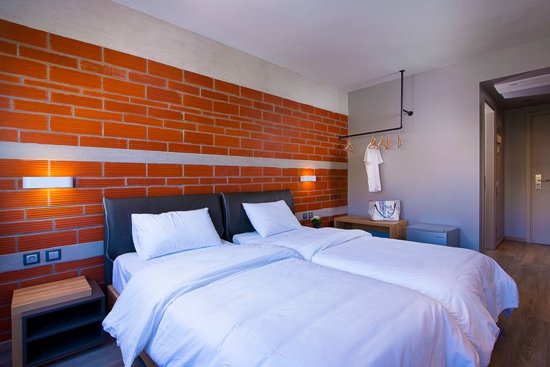 urban donkey hotel twin room 3